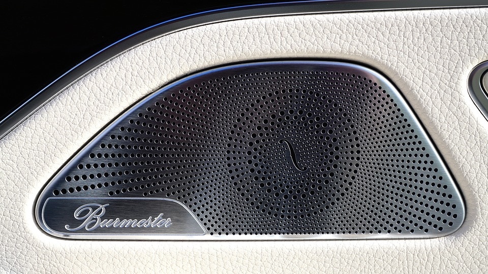 Replacement of series speakers in a modern car – what is worth knowing?