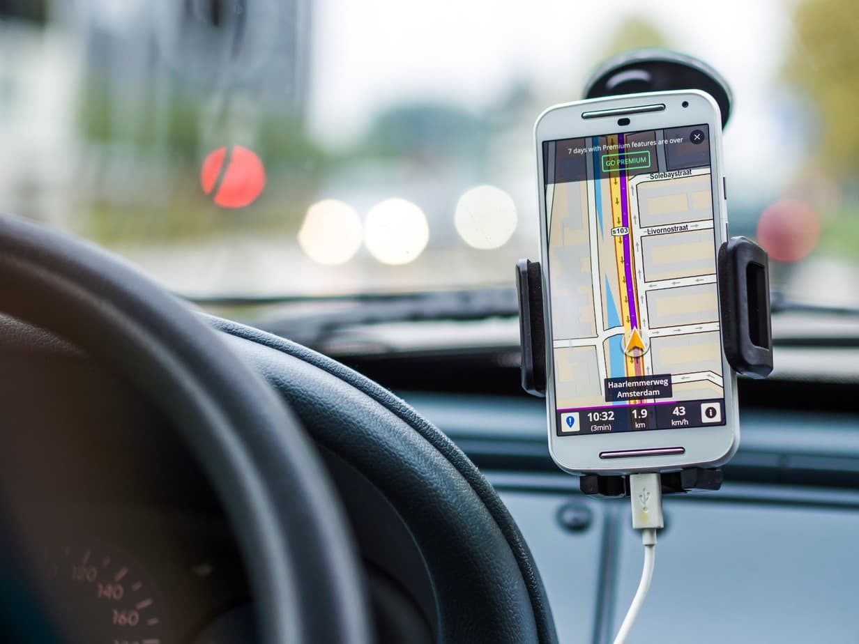 Phone holders – what’s best to have in your car? Top 5